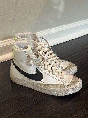 Nike Blazer Mid '77 Vintage (Size 3.5Y)